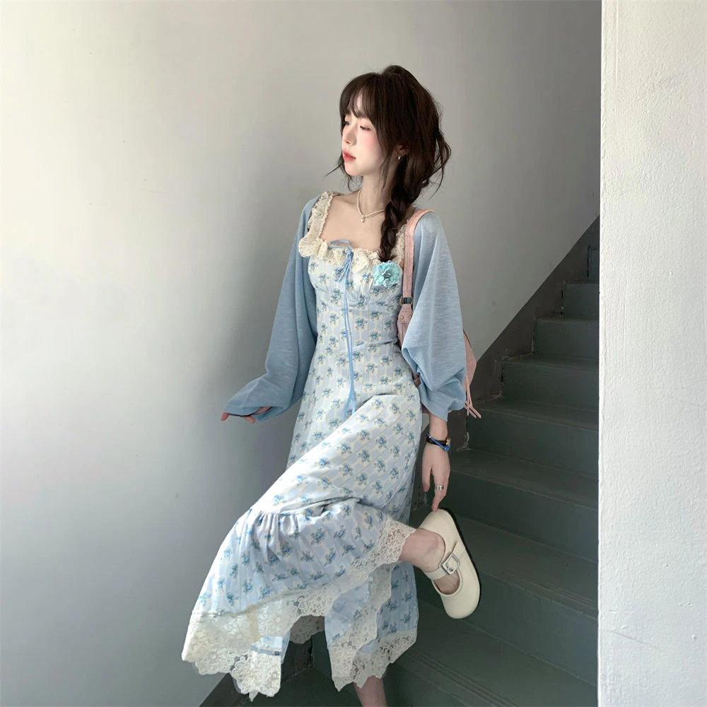 两件套装温柔风气质收腰显瘦娃娃领碎花连衣裙搭配蓝色毛衣开衫女