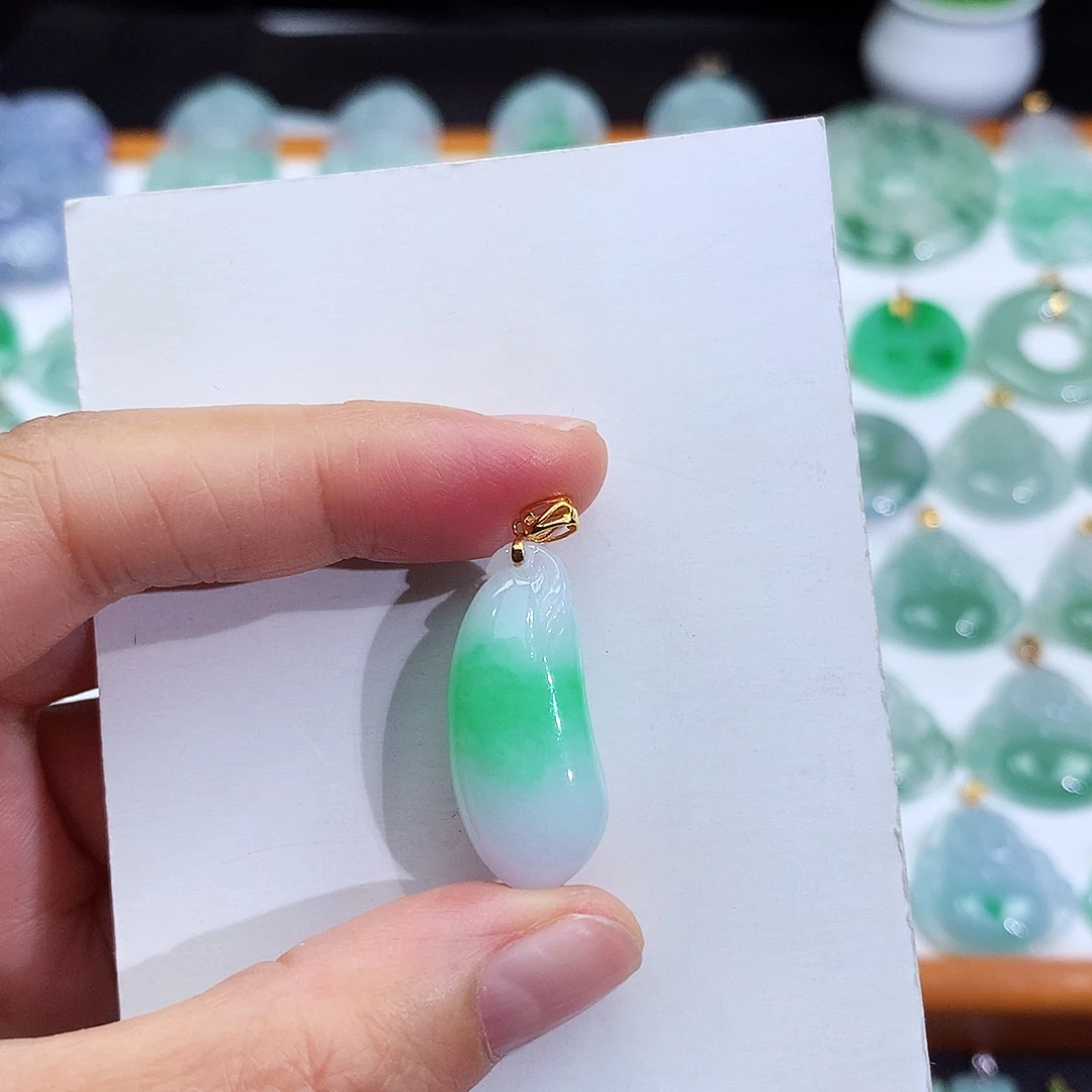 翡翠18K金镶嵌颈饰翡翠吊坠