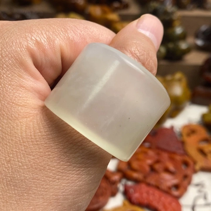 未镶嵌蛇纹石玉颈饰26