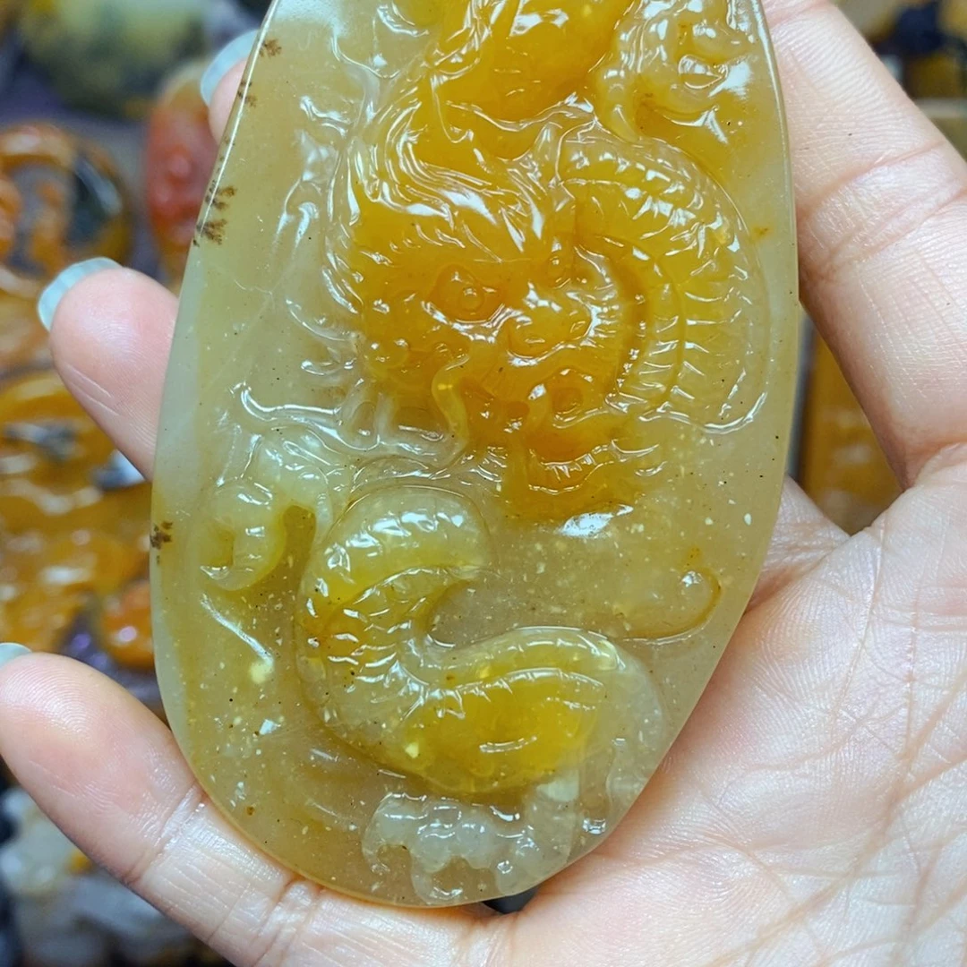 未镶嵌石英质玉（黄龙玉）颈饰