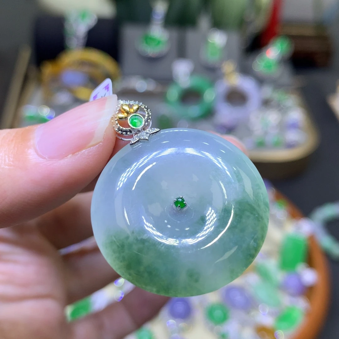 翡翠18K金镶嵌颈饰翡翠吊坠项链