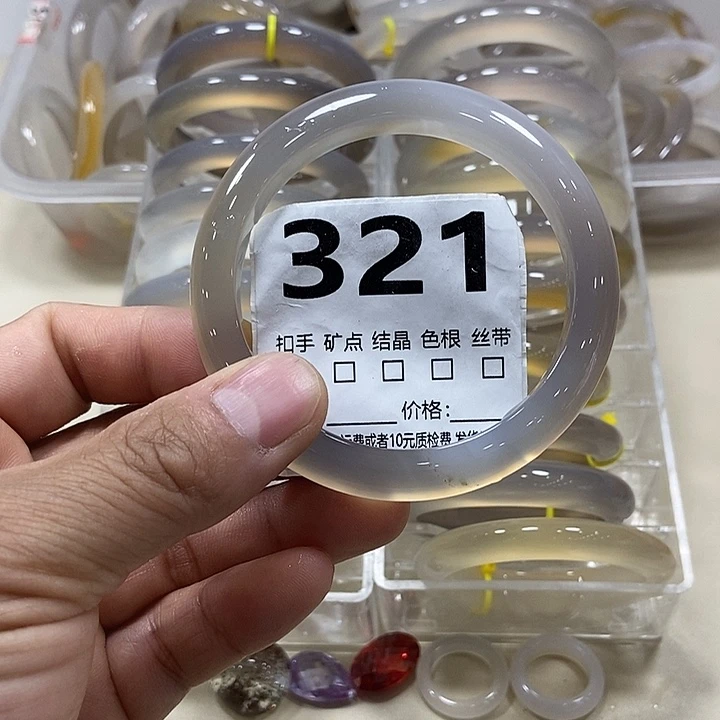 燃***罐玛瑙/玉髓未镶嵌手镯