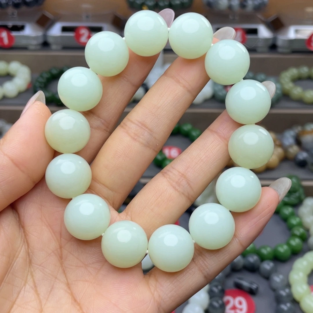 未镶嵌手串和田玉汽**照