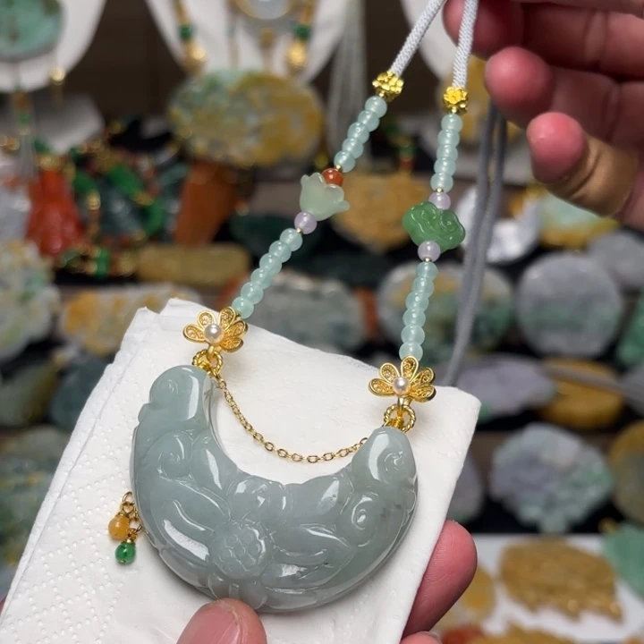 翡翠颈饰未镶嵌吊坠