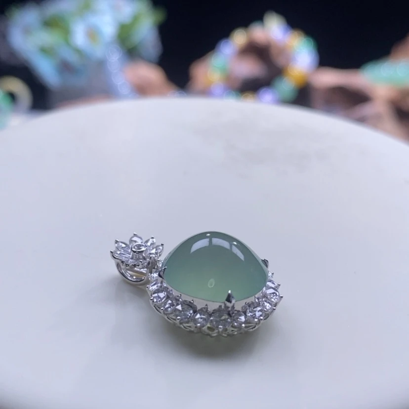 【闪购商品】翡翠吊坠(不含链)18K金镶嵌翡翠18卡镶嵌冰晴底吊坠