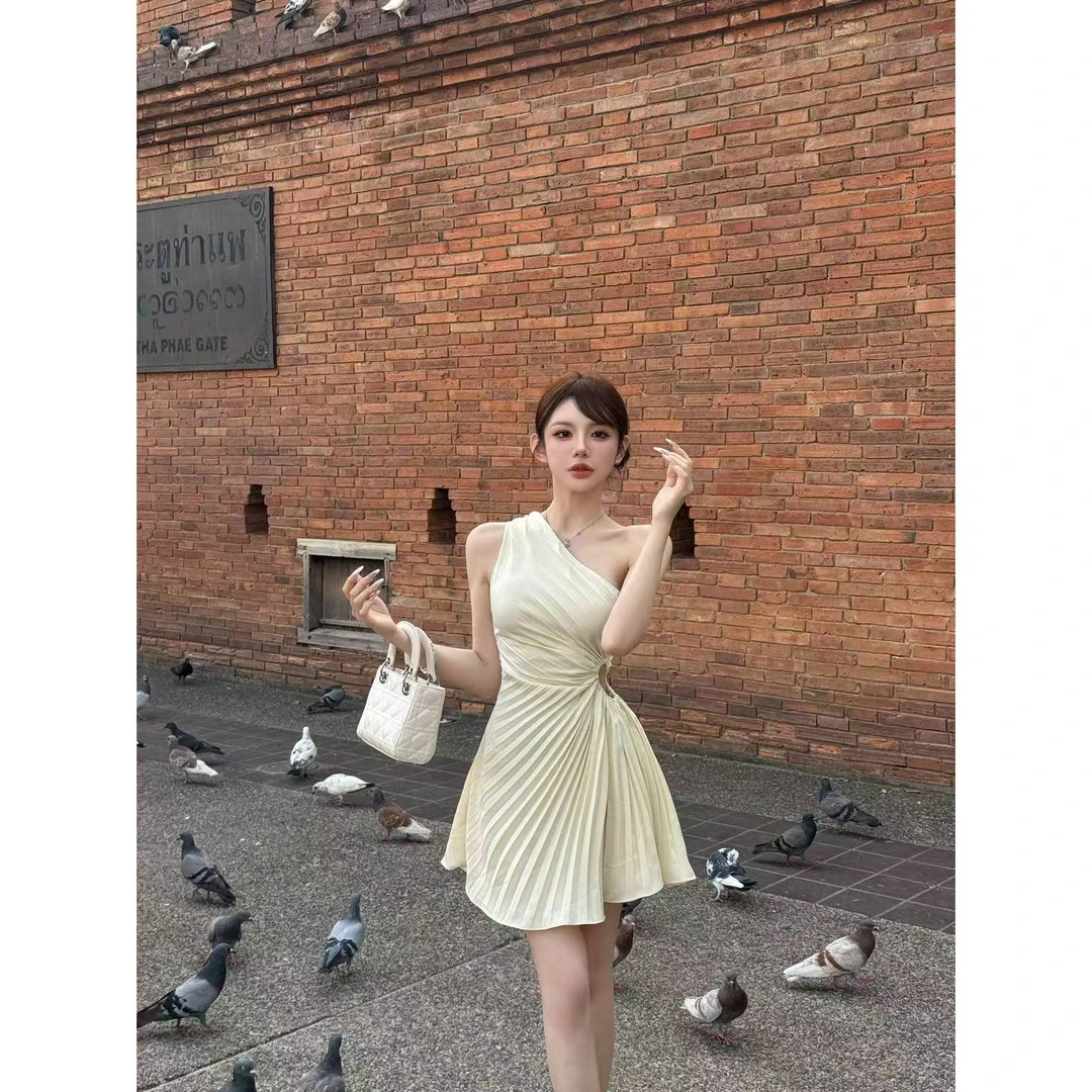 FH粉红PINK丨“折丹桂”度假风斜肩收腰显瘦连衣裙LWJ25A1Q475