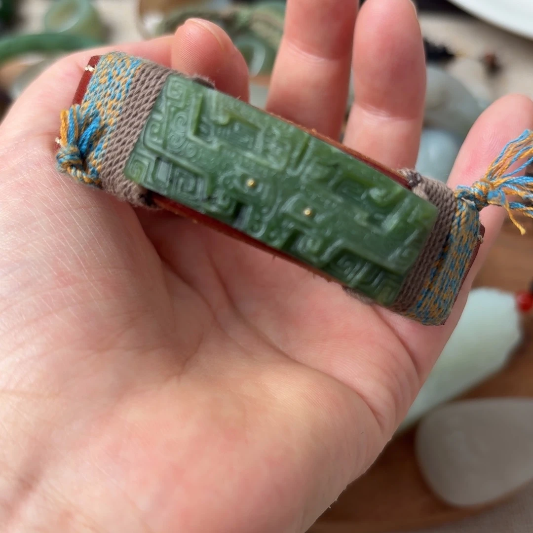 和田玉未镶嵌颈饰对**林