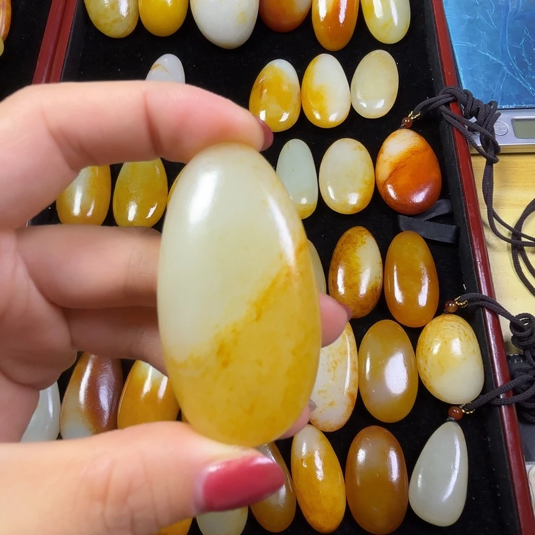 明***好和田玉未镶嵌颈饰