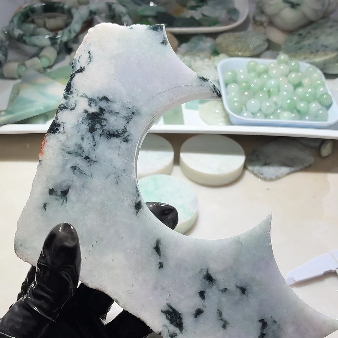 翡翠未镶嵌颈饰边角料