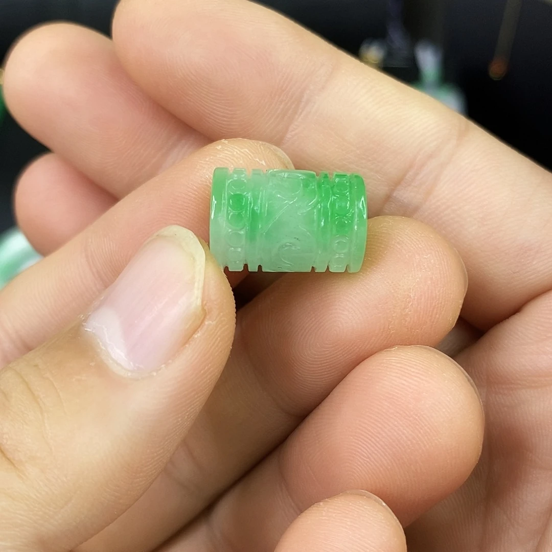 颈饰未镶嵌翡翠三**夜吊坠