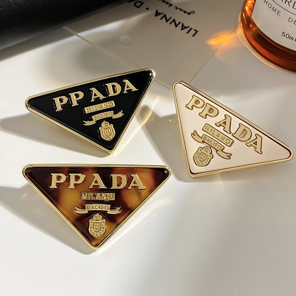 网红款P家头发夹子头饰字母后脑勺时尚高级感倒三角弹簧发卡发饰