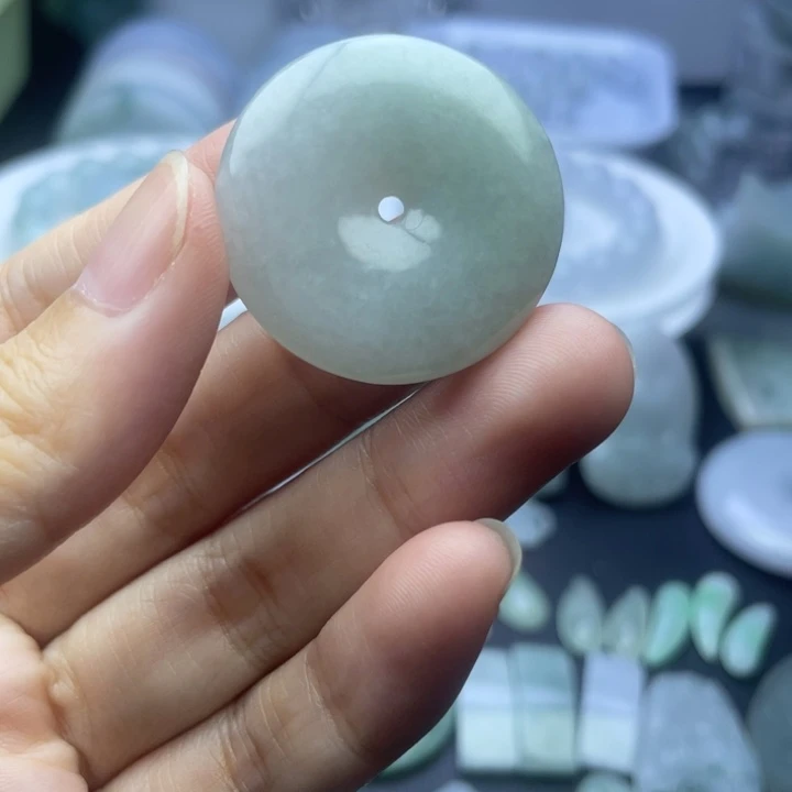 颈饰未镶嵌翡翠平安扣