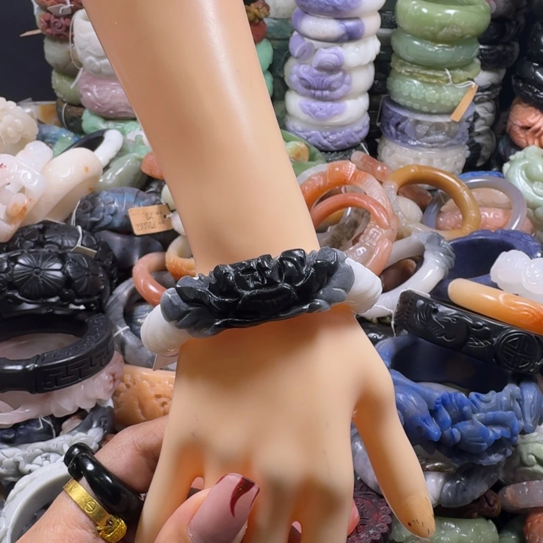 石英质玉（佘太翠）未镶嵌手镯24，56，不退换