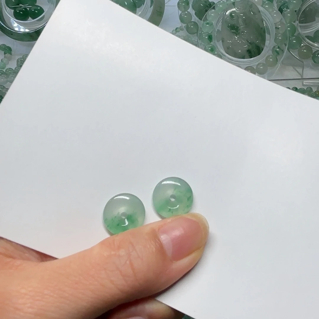 石英质玉（非洲翠）未镶嵌散珠冰飘花平安扣一对