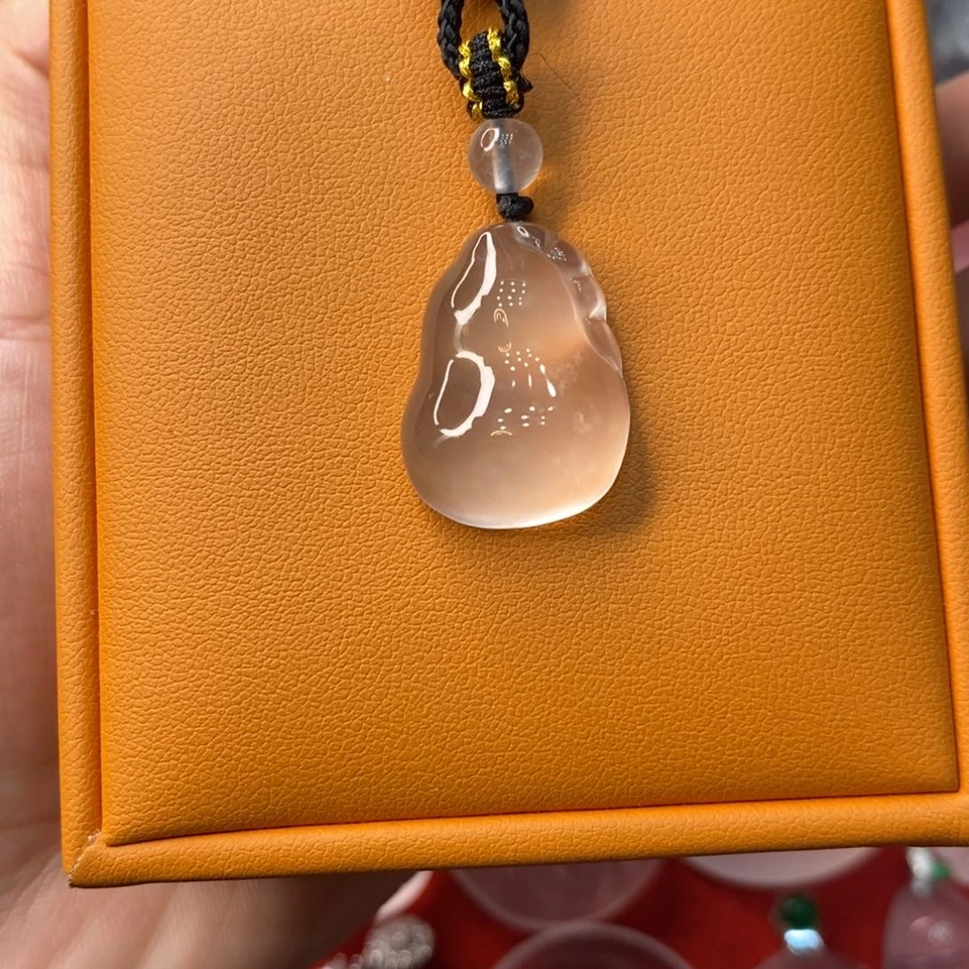 石英质玉未镶嵌颈饰