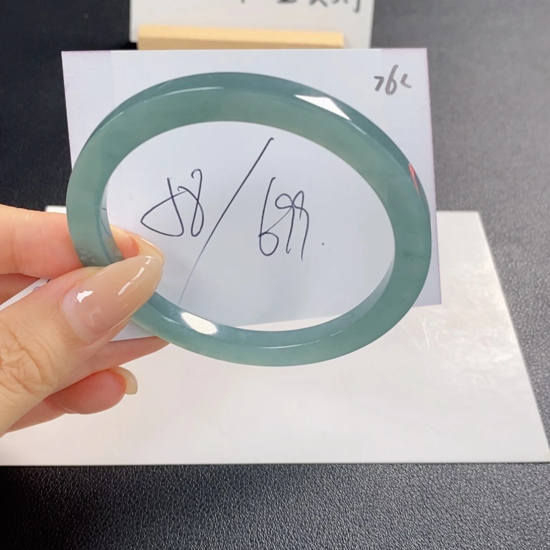 翡翠手镯未镶嵌天然翡翠