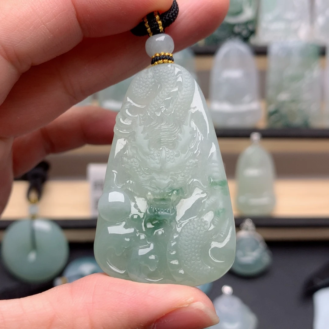 颈饰未镶嵌翡翠龙牌
