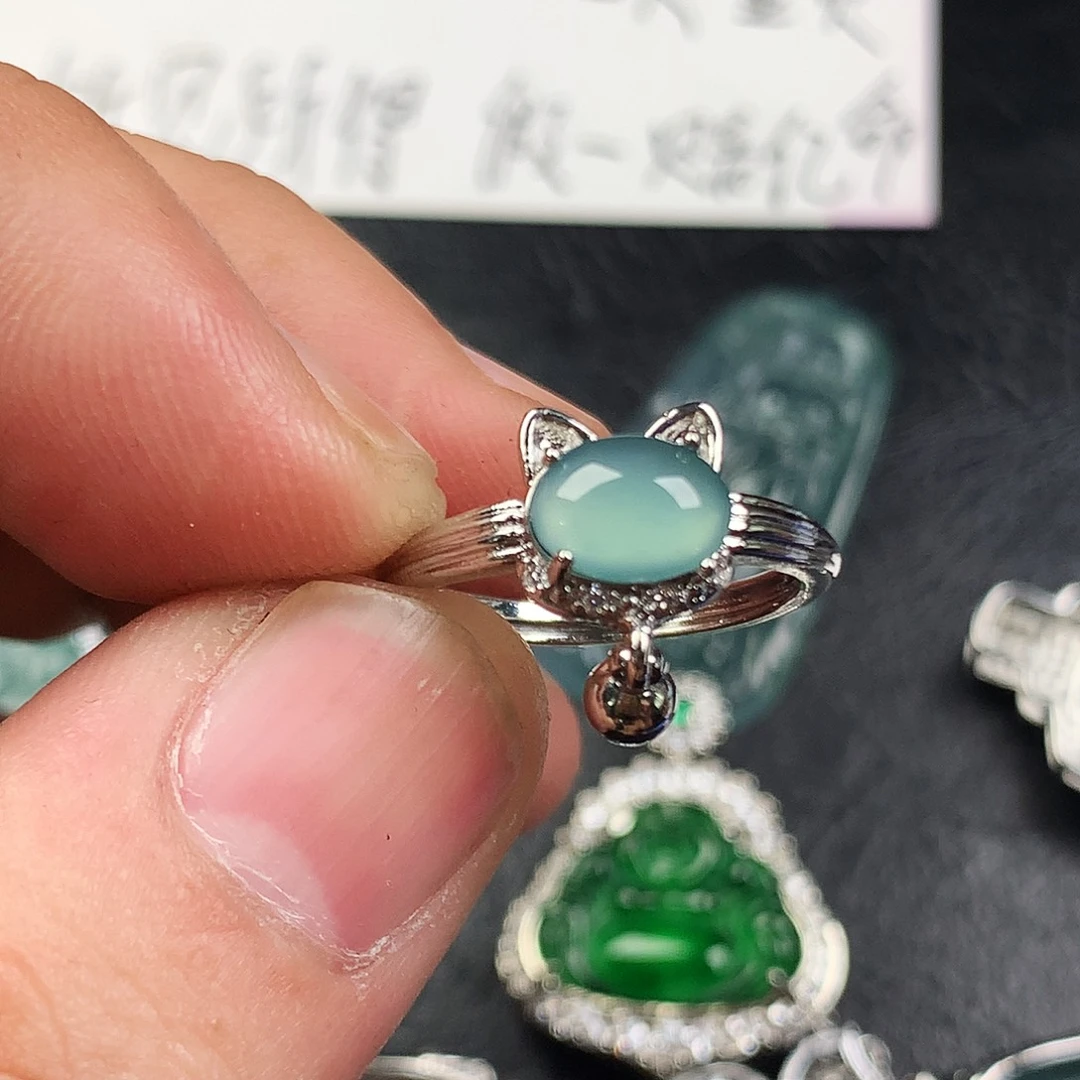 翡翠未镶嵌颈饰猫咪戒指