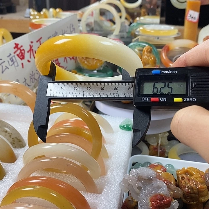 石英质玉（黄龙玉）合金手链