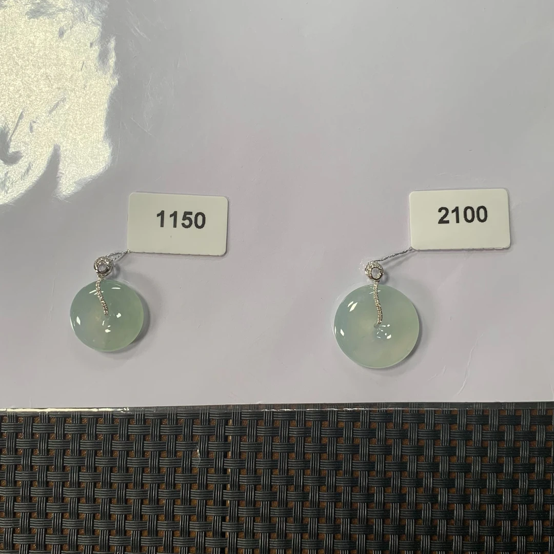 翡翠A货18K金镶嵌平安扣多样性发货，发一件308