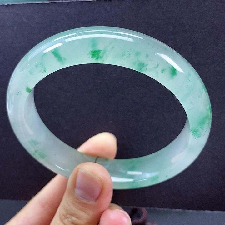 未镶嵌手镯石英质玉