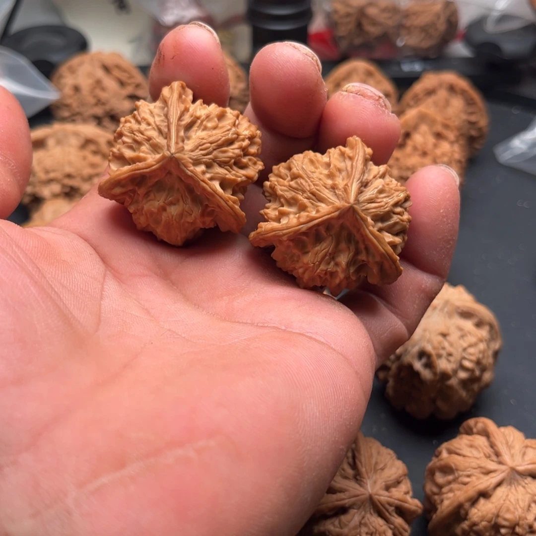 文玩核桃吊坠盘山三棱