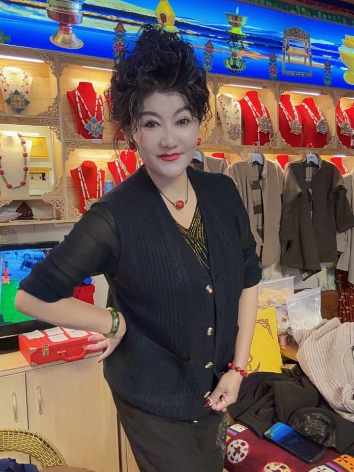 毛衣马甲黑色保暖舒适