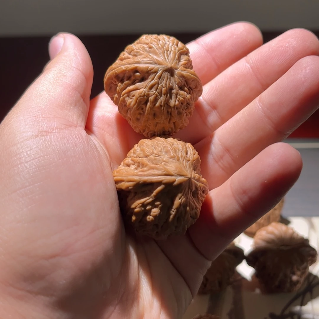 叶***地文玩核桃吊坠36铁锤