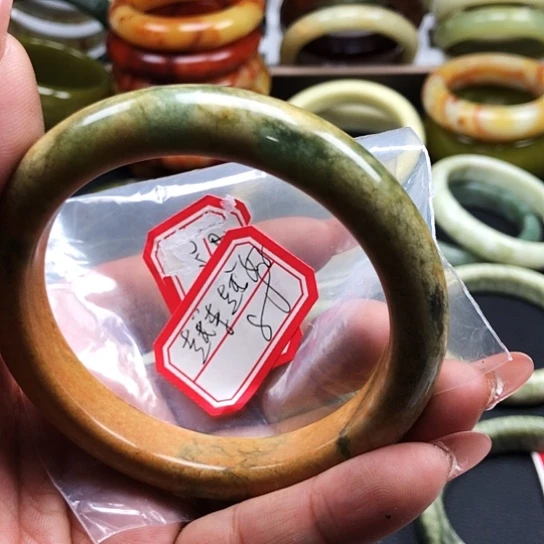 蛇纹石玉手镯未镶嵌越***！