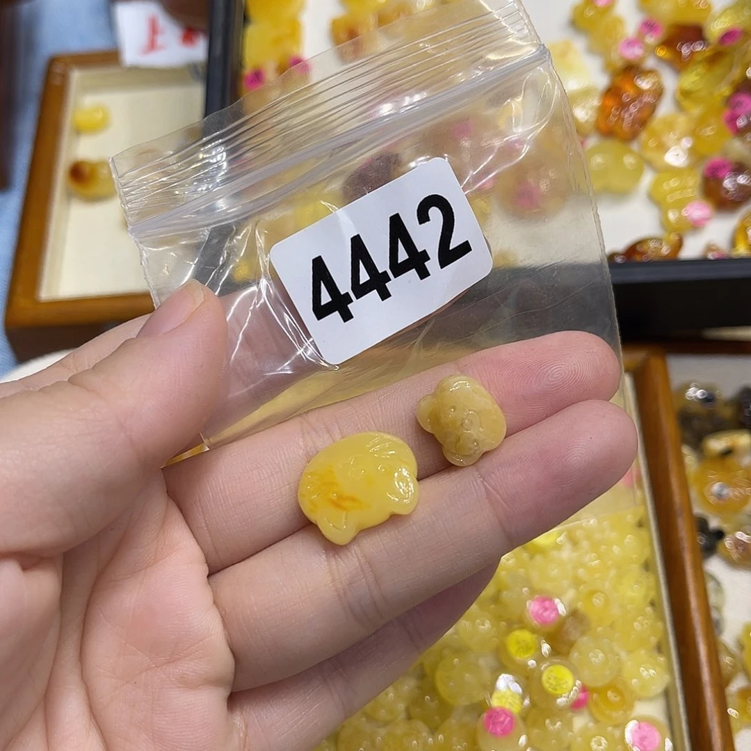 喵***酱琥珀未镶嵌珠宝奇石