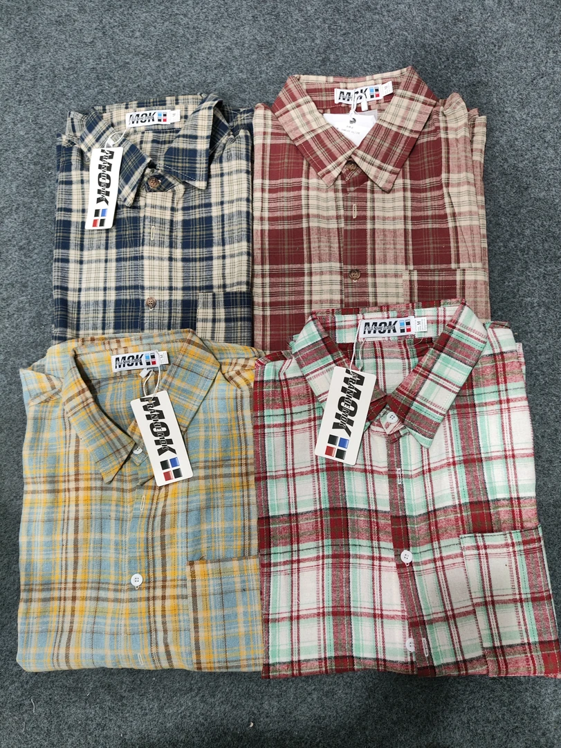 四个颜色格子背心衬衫