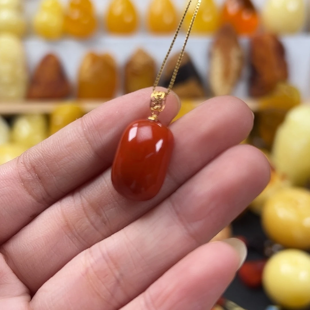 南红玛瑙18K金镶嵌颈饰四*草3.2克