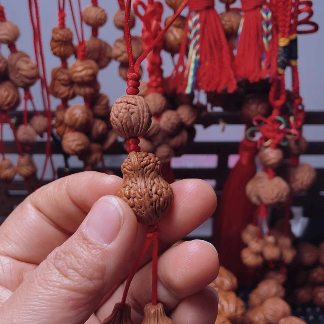 木质类龙纹桃枭挂件