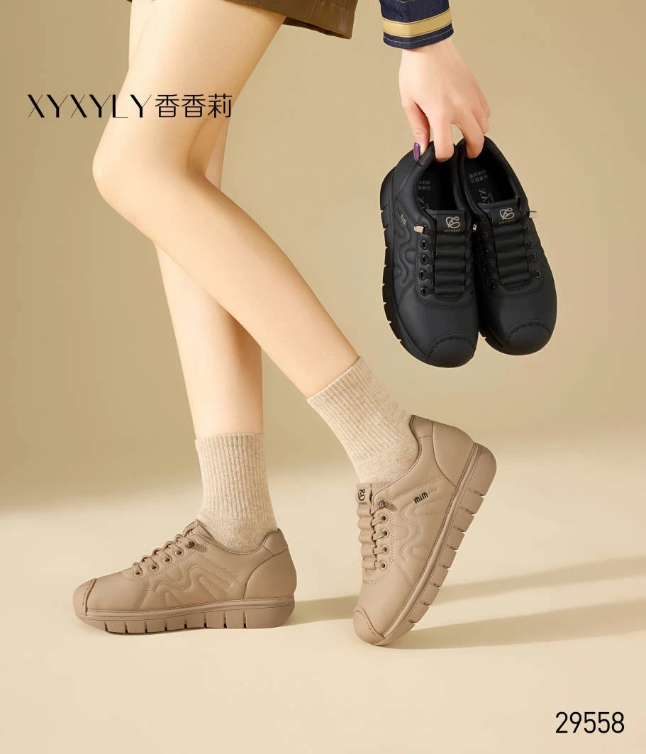 香香莉29558妈妈鞋平底防滑休闲鞋不累脚运动鞋黑色工作鞋2025春