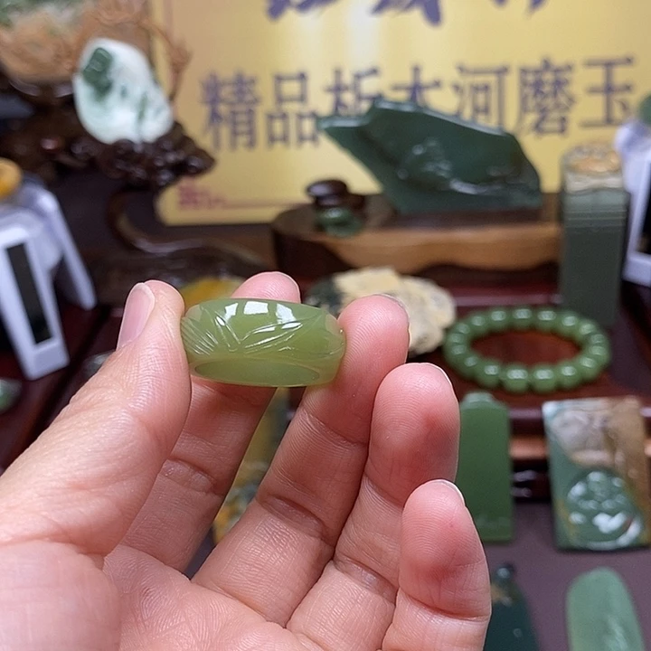 岫岩老玉（透闪石质玉）析木未镶嵌美***奇