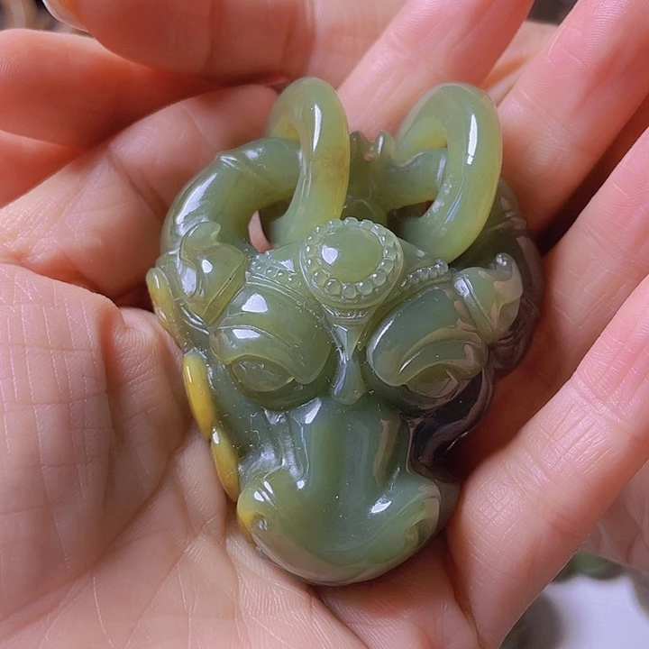 未镶嵌岫岩河磨玉（透闪石质玉）把件清***岳