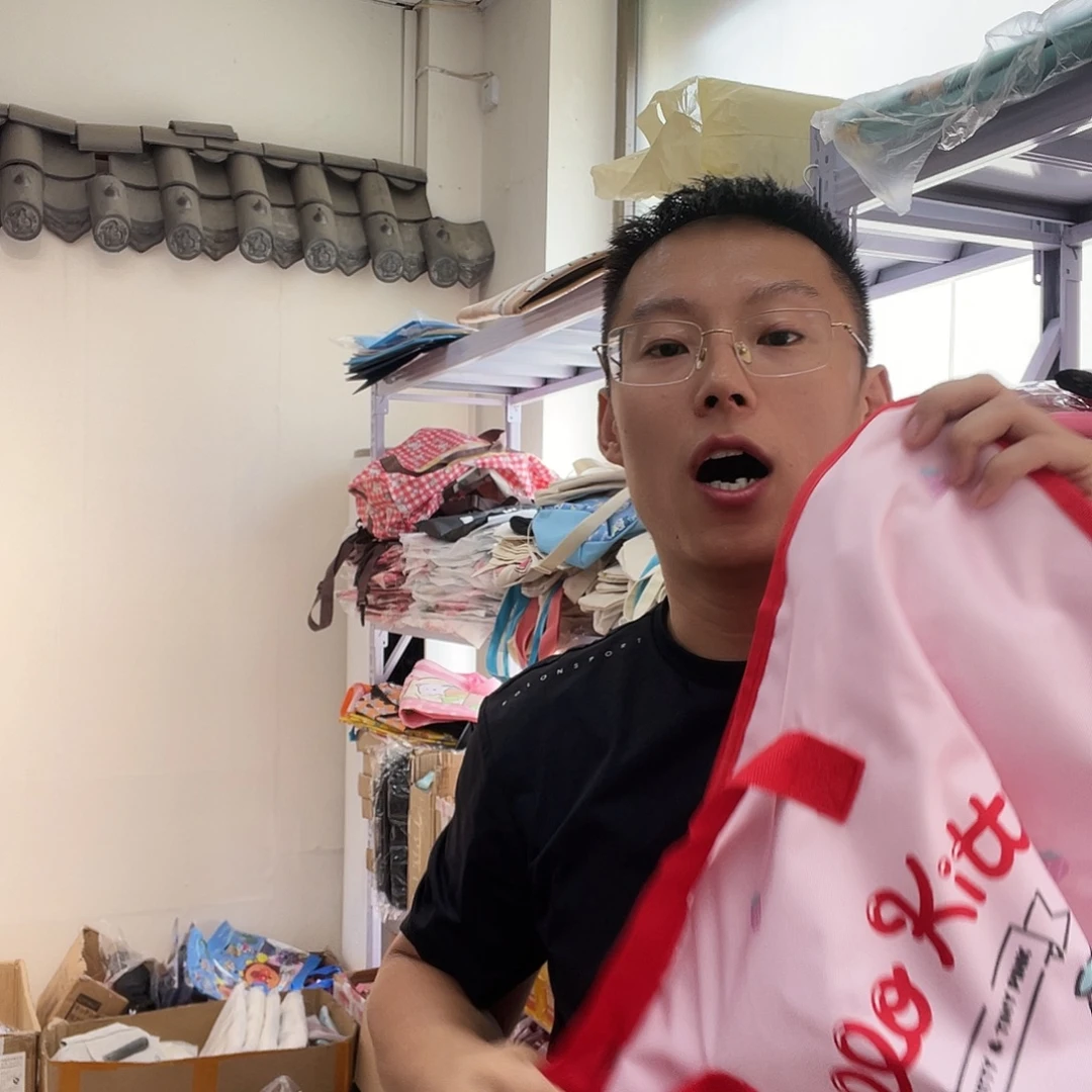 PU化妆包等各种产品和