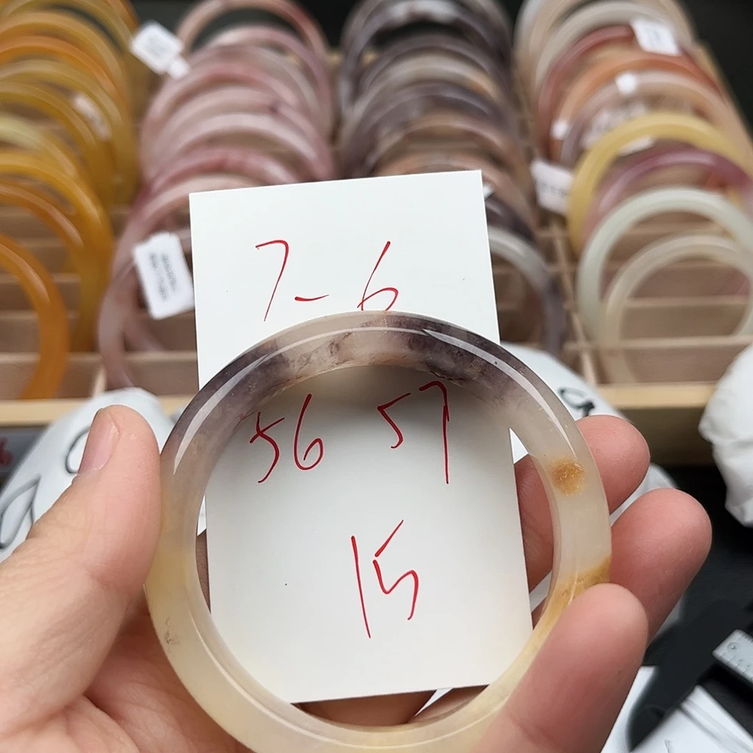 石英质玉未镶嵌手镯7.6