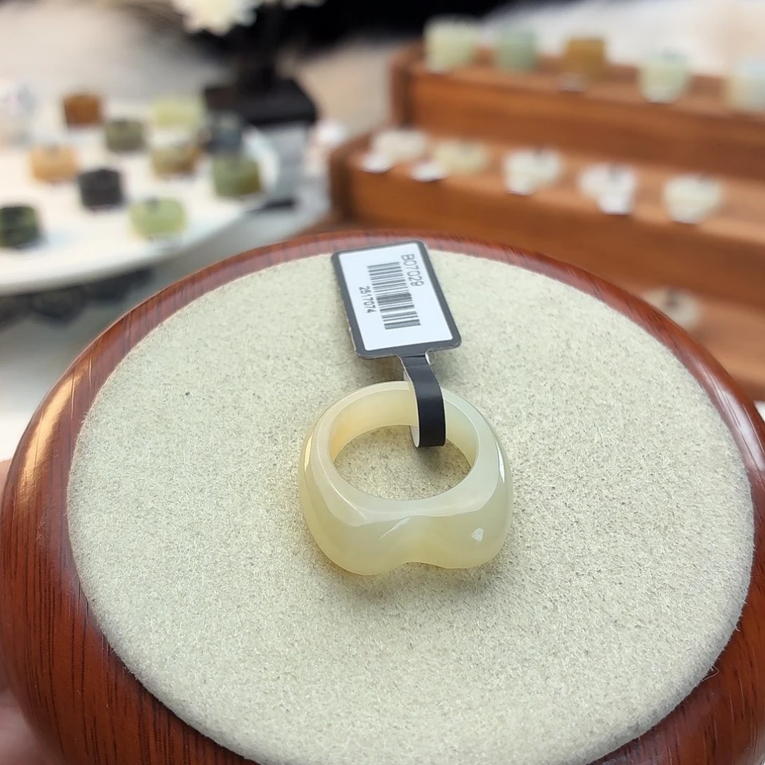 和田玉未镶嵌戒指i92奶黄猫耳16.1mm港码11-12