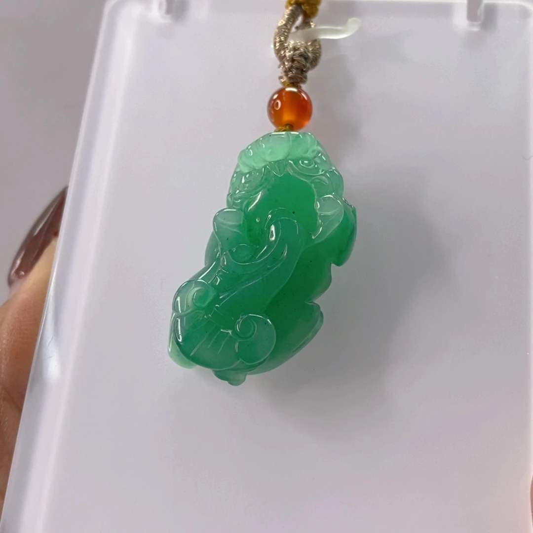 石英质玉未镶嵌颈饰