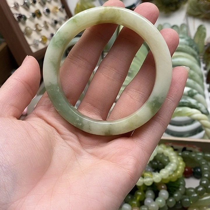 蛇纹石玉手镯未镶嵌