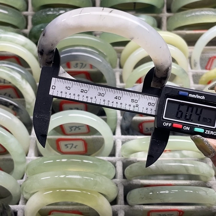 蛇纹石玉未镶嵌手镯390