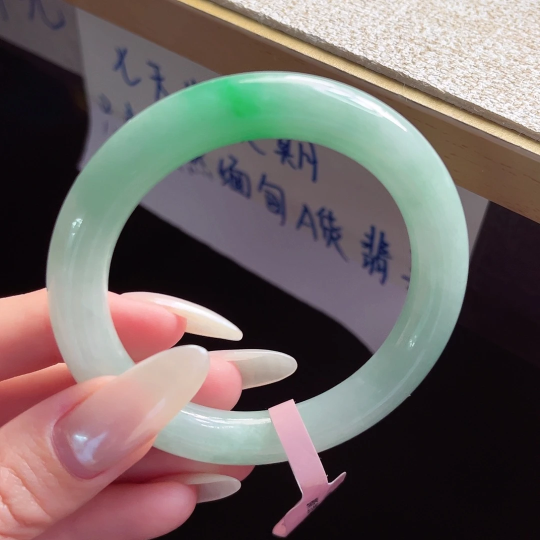 未镶嵌手镯翡翠手镯
