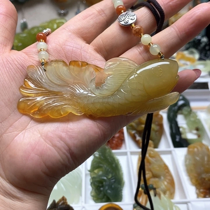 蛇纹石玉颈饰未镶嵌