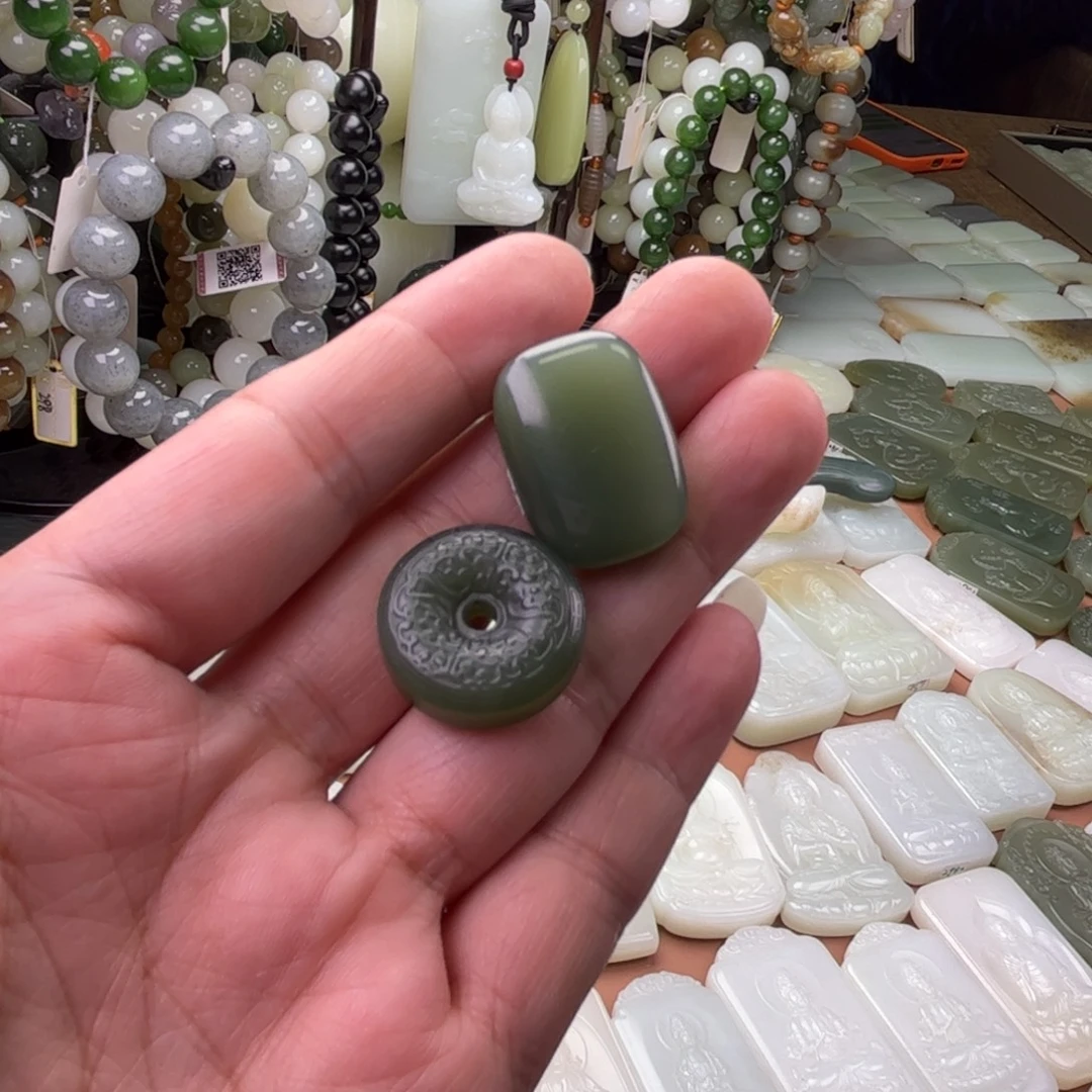 c***.和田玉未镶嵌颈饰