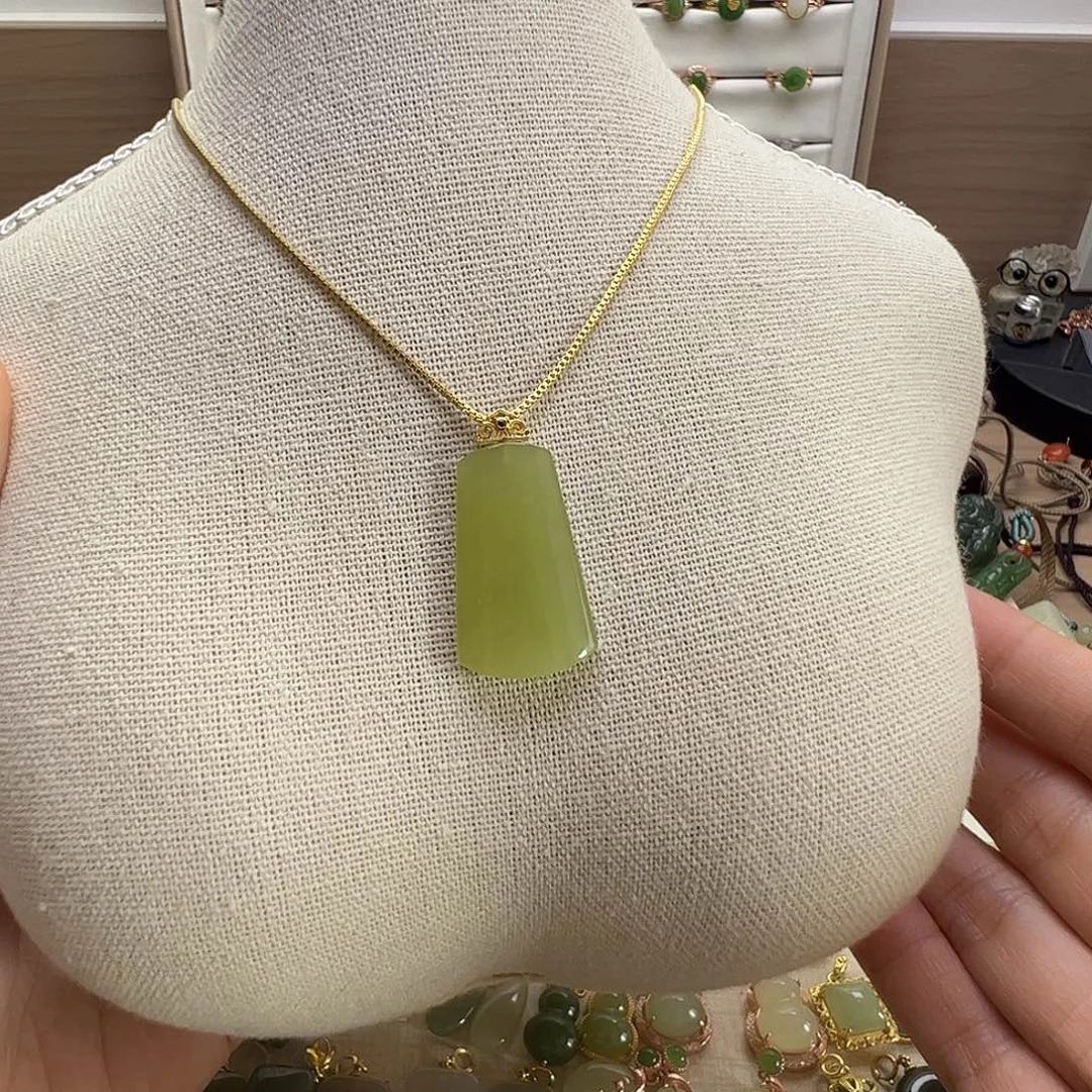 和田玉银S925镶嵌吊坠(赠链)