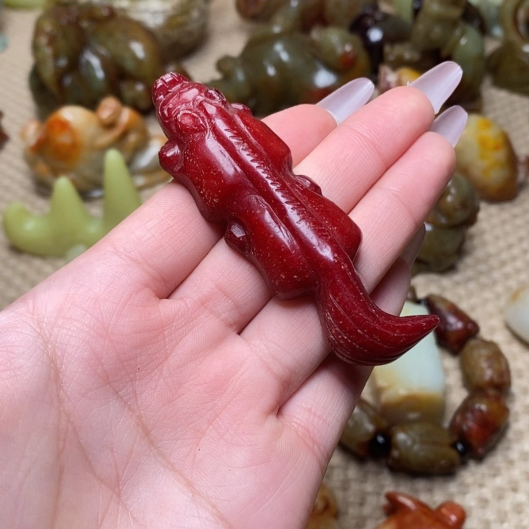 蛇纹石玉足铂镶嵌颈饰