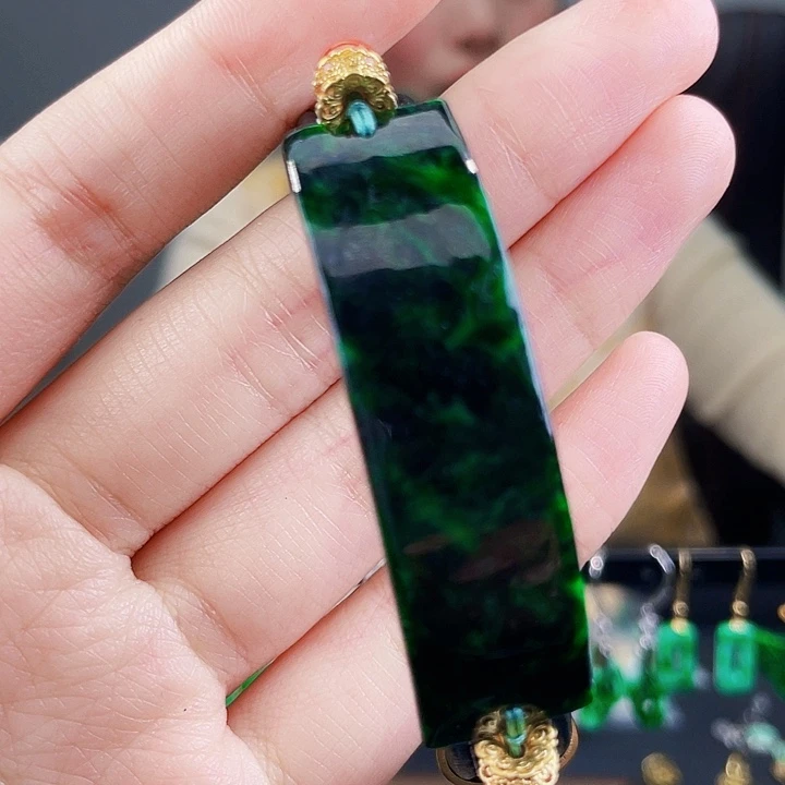 翡翠手镯未镶嵌饰品