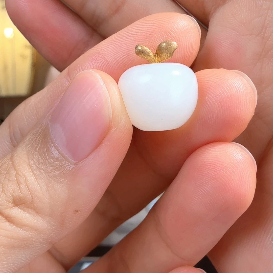 和田玉18K金镶嵌颈饰