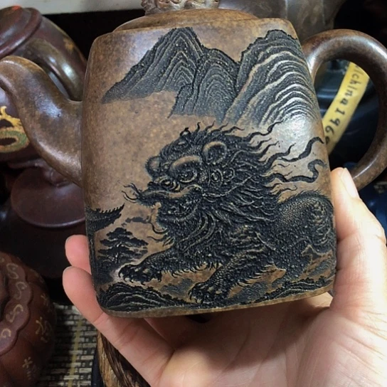 茶壶紫砂《****艺原矿泥料手工制作的一把紫砂壶。